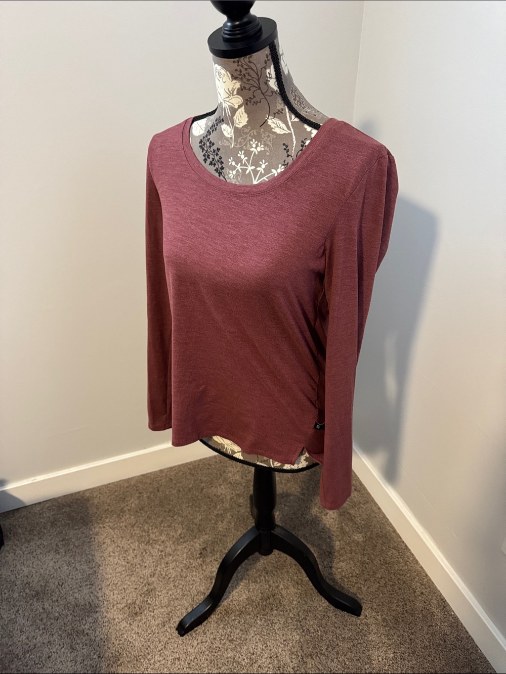 Women's Long-Sleeve Scoop Neck Top in Dusty Rose